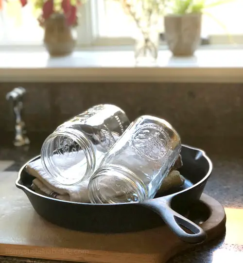 Preheating jars for easy to make homemade yogurt