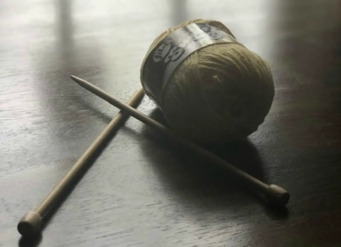Top 10 Simple DIY Washcloths For Beginners Top 10 Simple DIY Washcloths For Beginners bamboo knitting needles with yarn