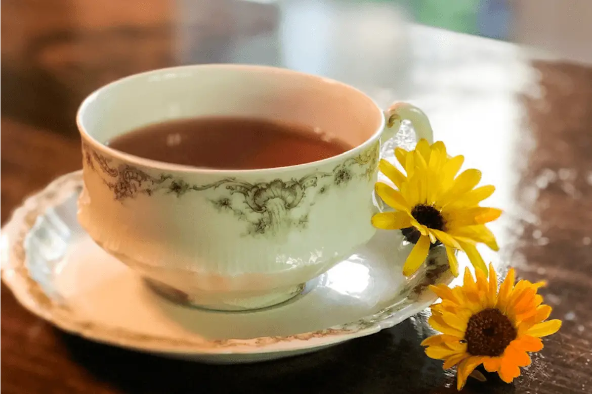 19 uses for Calendula tea 19 Uses For Calendula Tea featured image, tea in tea cup