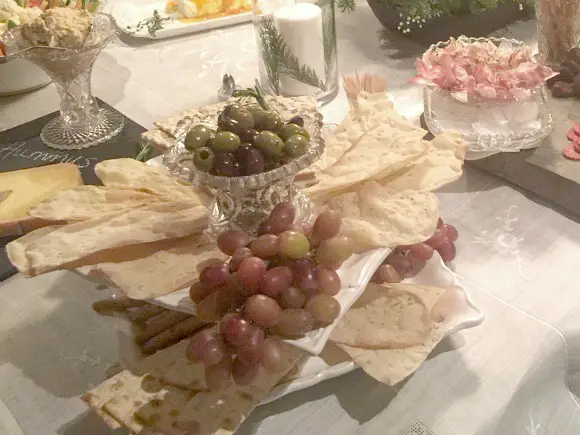Easy Homemade Flatbread Crackers image of festive display of homemade artisan crackers, olives, and grapes