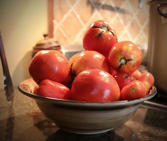 New England Style American Chop Suey image showing a bowl of fresh from the garden ripe red tomatoes